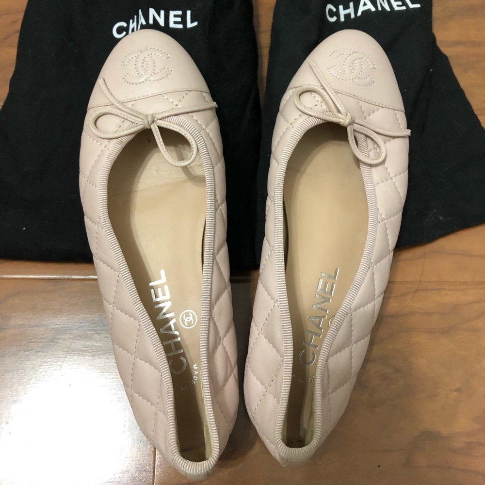 CHANEL Ballerina flats quilted leather baby pink
